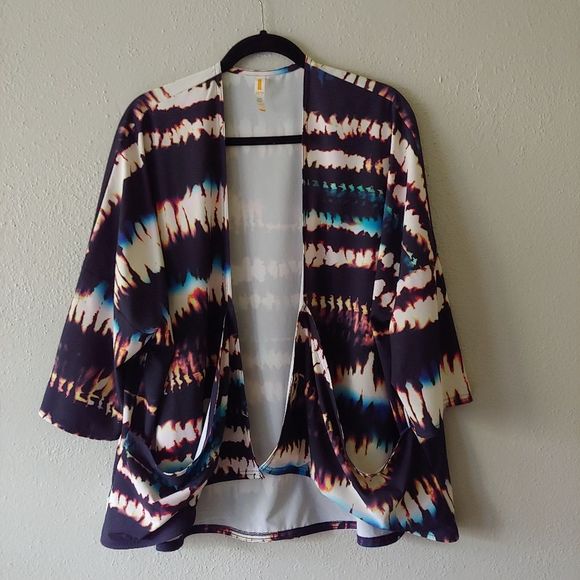 Lucy Activewear Unhindered Wrap Multi Fire Dance - Picture 7 of 15